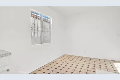 8024 Crockett, Los Angeles, CA 90001 - Photo 17