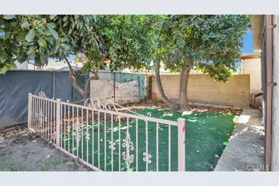 8024 Crockett, Los Angeles, CA 90001 - Photo 29