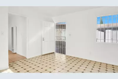 8024 Crockett, Los Angeles, CA 90001 - Photo 9