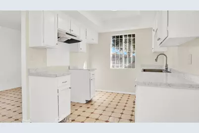 8024 Crockett, Los Angeles, CA 90001 - Photo 15