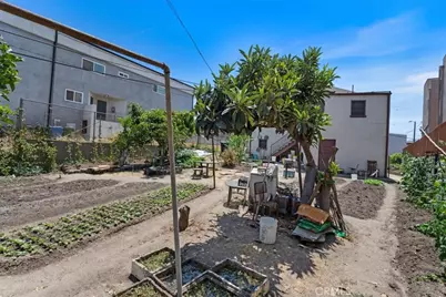 811 N Bunker Hill Avenue, Los Angeles, CA 90012 - Photo 15