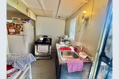 860 W 54th, Los Angeles, CA 90037 - Photo 15