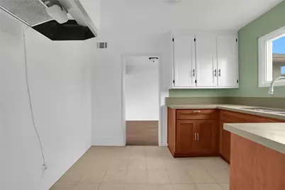 2035 W 102nd Street, Los Angeles, CA 90047 - Photo 13