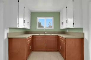 2035 W 102nd St, Los Angeles, CA 90047 - Photo 15