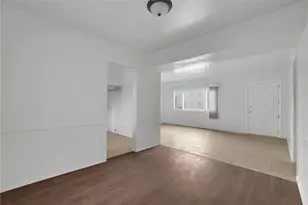 2035 W 102nd St, Los Angeles, CA 90047 - Photo 11