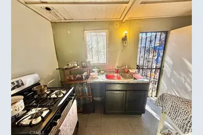 860 W 54th, Los Angeles, CA 90037 - Photo 13