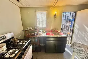 860 W 54th, Los Angeles, CA 90037 - Photo 13