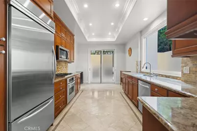 143 N Arnaz Drive #102, Beverly Hills, CA 90211 - Photo 11