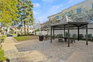 143 N Arnaz Dr, Beverly Hills, CA 90211 - Photo 25