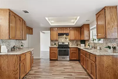 17850 Portside Ln, Victorville, CA 92395 - Photo 11