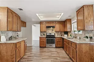 17850 Portside Ln, Victorville, CA 92395 - Photo 11