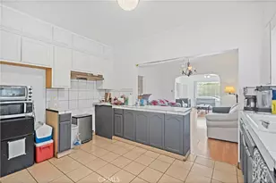 1637 W 37th St, Los Angeles, CA 90018 - Photo 13