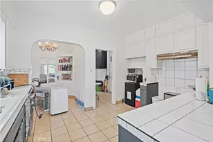 1637 W 37th St, Los Angeles, CA 90018 - Photo 11