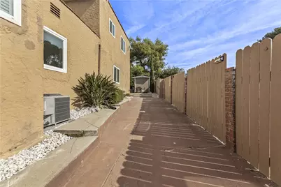 2389 Mayfield Avenue, Montrose, CA 91020 - Photo 29