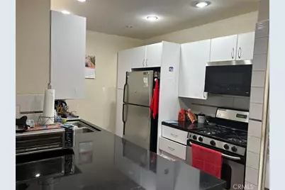 18350 Hatteras St #202, Tarzana, CA 91356 - Photo 3