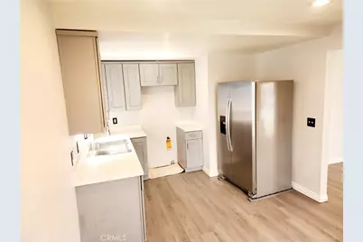 323 W 47th, Los Angeles, CA 90037 - Photo 5