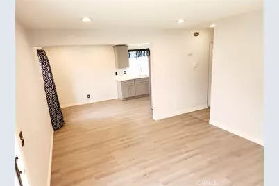 323 W 47th, Los Angeles, CA 90037 - Photo 3