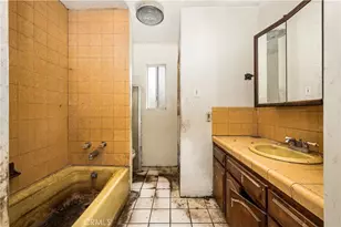 1405 S Center Ave, Compton, CA 90220 - Photo 13