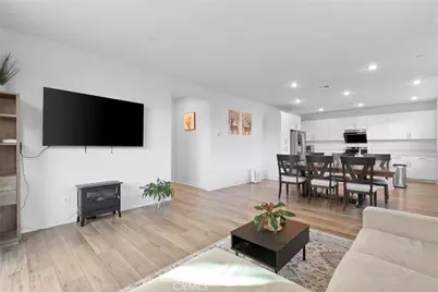 15946 Caterpillar, Fontana, CA 92336 - Photo 3