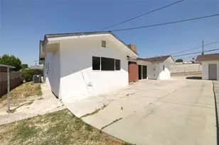 2425 Castle Dr, Bakersfield, CA 93306 - Photo 29