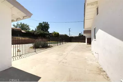 2425 Castle Drive, Bakersfield, CA 93306 - Photo 31