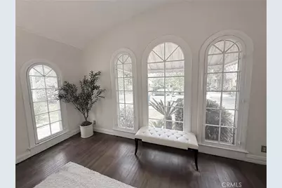 933 S Mullen Avenue, Los Angeles, CA 90019 - Photo 11