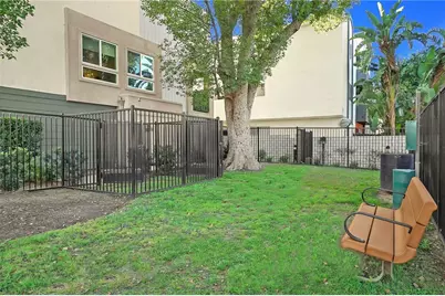 5262 N Bainbridge Place, Valley Village, CA 91607 - Photo 21