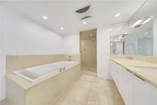 10520 Wilshire Blvd, Los Angeles, CA 90024 - Photo 17