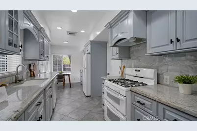 10207 Camarillo Street, Toluca Lake, CA 91602 - Photo 15