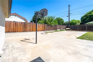 1460 N Towne, Claremont, CA 91711 - Photo 23