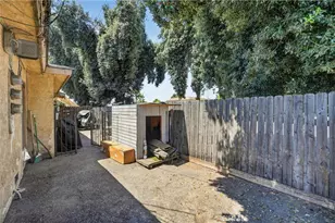 805 E 8th St, Pomona, CA 91766 - Photo 21
