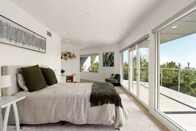 5675 Spreading Oak Dr, Los Angeles, CA 90068 - Photo 17