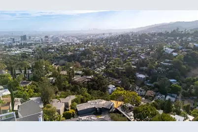 5675 Spreading Oak Dr, Los Angeles, CA 90068 - Photo 37
