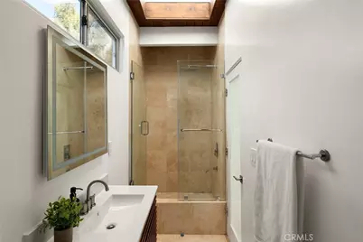 5675 Spreading Oak Dr, Los Angeles, CA 90068 - Photo 31