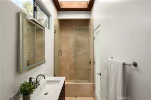 5675 Spreading Oak Dr, Los Angeles, CA 90068 - Photo 31