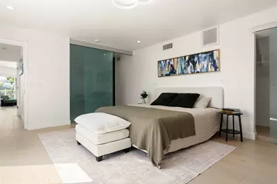 5675 Spreading Oak Dr, Los Angeles, CA 90068 - Photo 13
