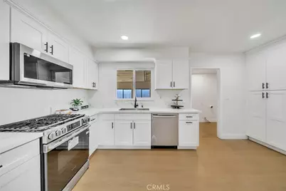 2211 1/8  Casitas Avenue, Altadena, CA 91001 - Photo 3