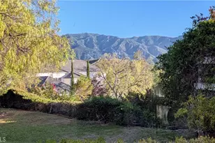 15435 Live Oak Springs Canyon, Canyon Country, CA 91387 - Photo 27