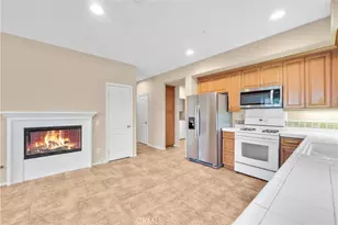 284 Tustin Field Dr, Tustin, CA 92782 - Photo 9