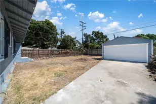 1020 W 70th St, Los Angeles, CA 90044 - Photo 21