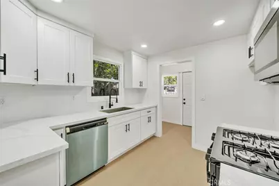 1020 W 70th Street, Los Angeles, CA 90044 - Photo 9