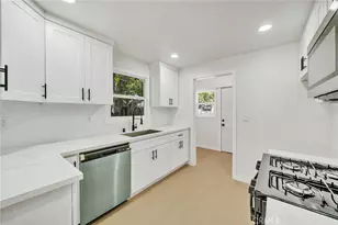 1020 W 70th St, Los Angeles, CA 90044 - Photo 9