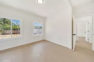 1020 W 70th St, Los Angeles, CA 90044 - Photo 13