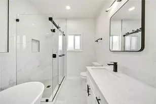 1020 W 70th St, Los Angeles, CA 90044 - Photo 15