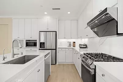 107 Overbrook, Irvine, CA 92620 - Photo 7