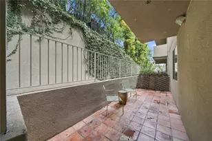 2222 N Beachwood Dr, Los Angeles, CA 90068 - Photo 25