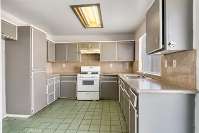 8344 Bermuda Court, Fontana, CA 92335 - Photo 9