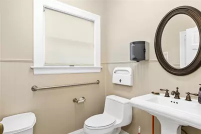 146 E Walnut Avenue, Monrovia, CA 91016 - Photo 13