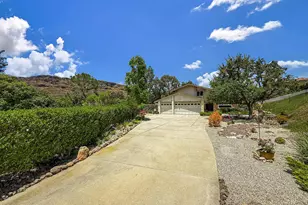 390 Thunderhead St, Thousand Oaks, CA 91360 - Photo 1