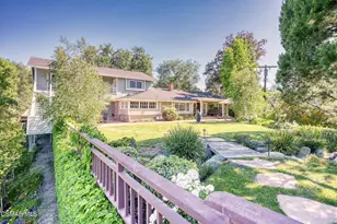 22101 Mulholland Dr, Woodland Hills, CA 91364 - Photo 1